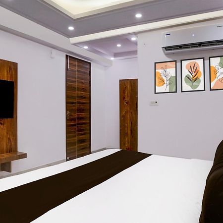 Townhouse Hotel Grand Emporio By Sbg Near Vaishali Metro Station Ghaziabad Ngoại thất bức ảnh