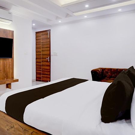 Townhouse Hotel Grand Emporio By Sbg Near Vaishali Metro Station Ghaziabad Ngoại thất bức ảnh
