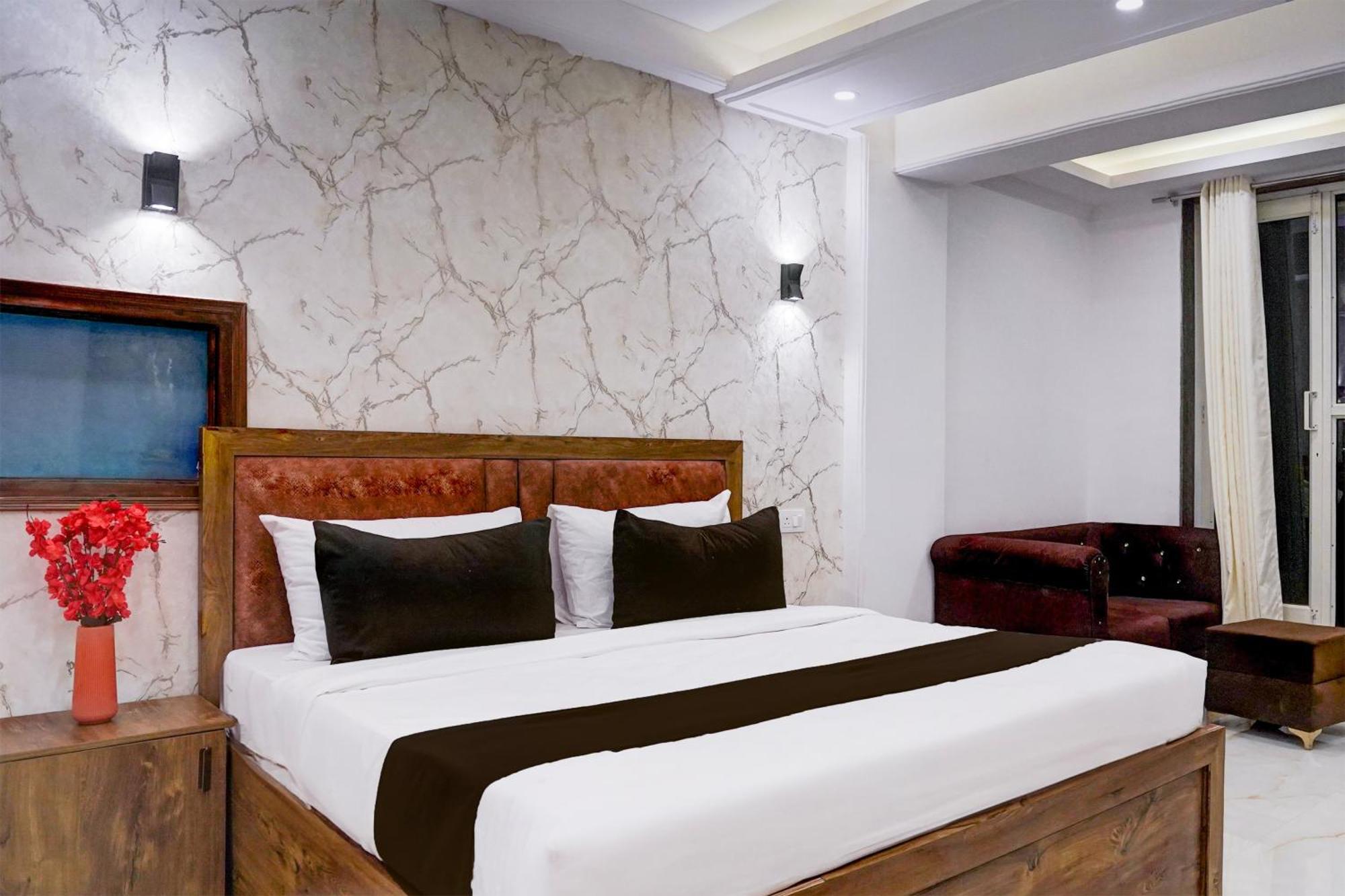 Townhouse Hotel Grand Emporio By Sbg Near Vaishali Metro Station Ghaziabad Ngoại thất bức ảnh