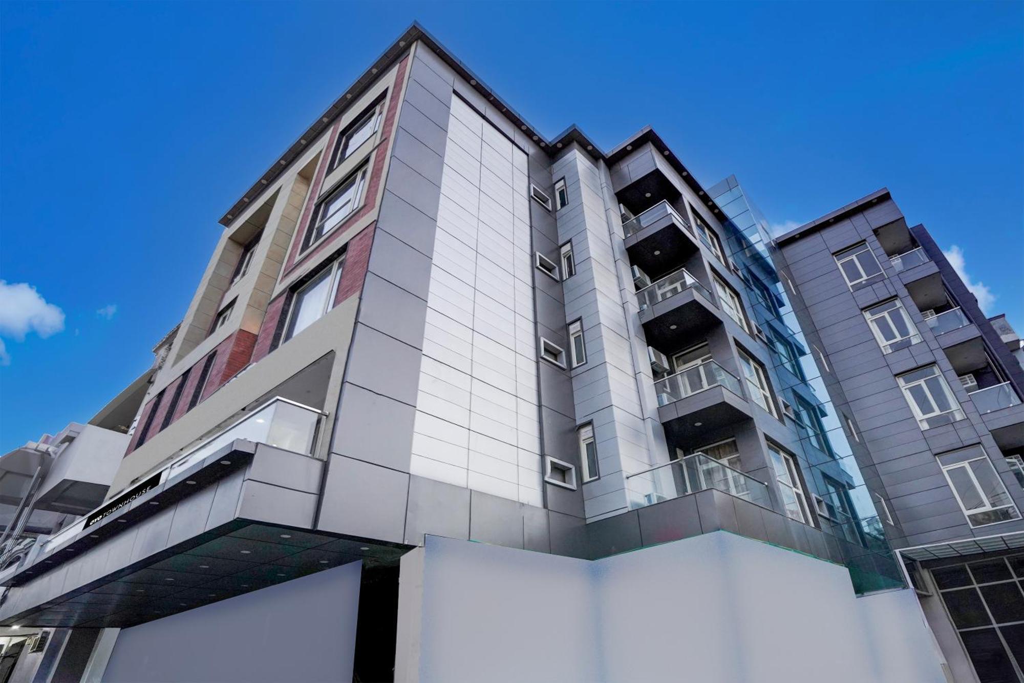 Townhouse Hotel Grand Emporio By Sbg Near Vaishali Metro Station Ghaziabad Ngoại thất bức ảnh