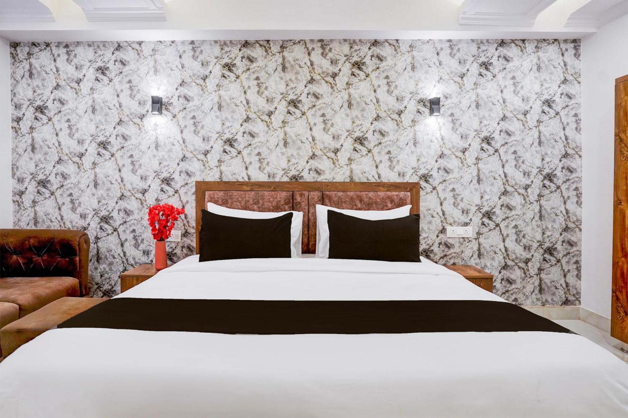 Townhouse Hotel Grand Emporio By Sbg Near Vaishali Metro Station Ghaziabad Ngoại thất bức ảnh