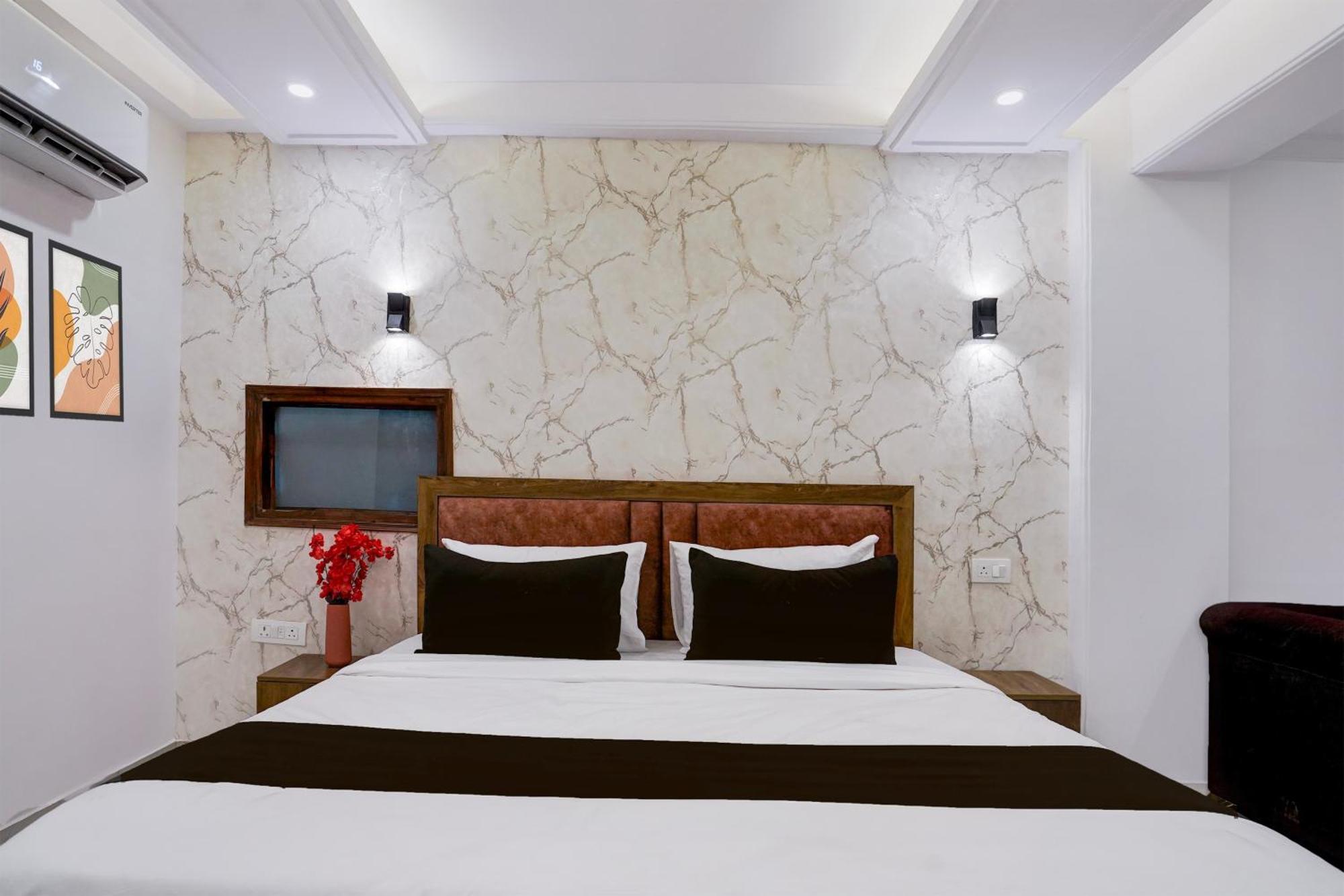 Townhouse Hotel Grand Emporio By Sbg Near Vaishali Metro Station Ghaziabad Ngoại thất bức ảnh