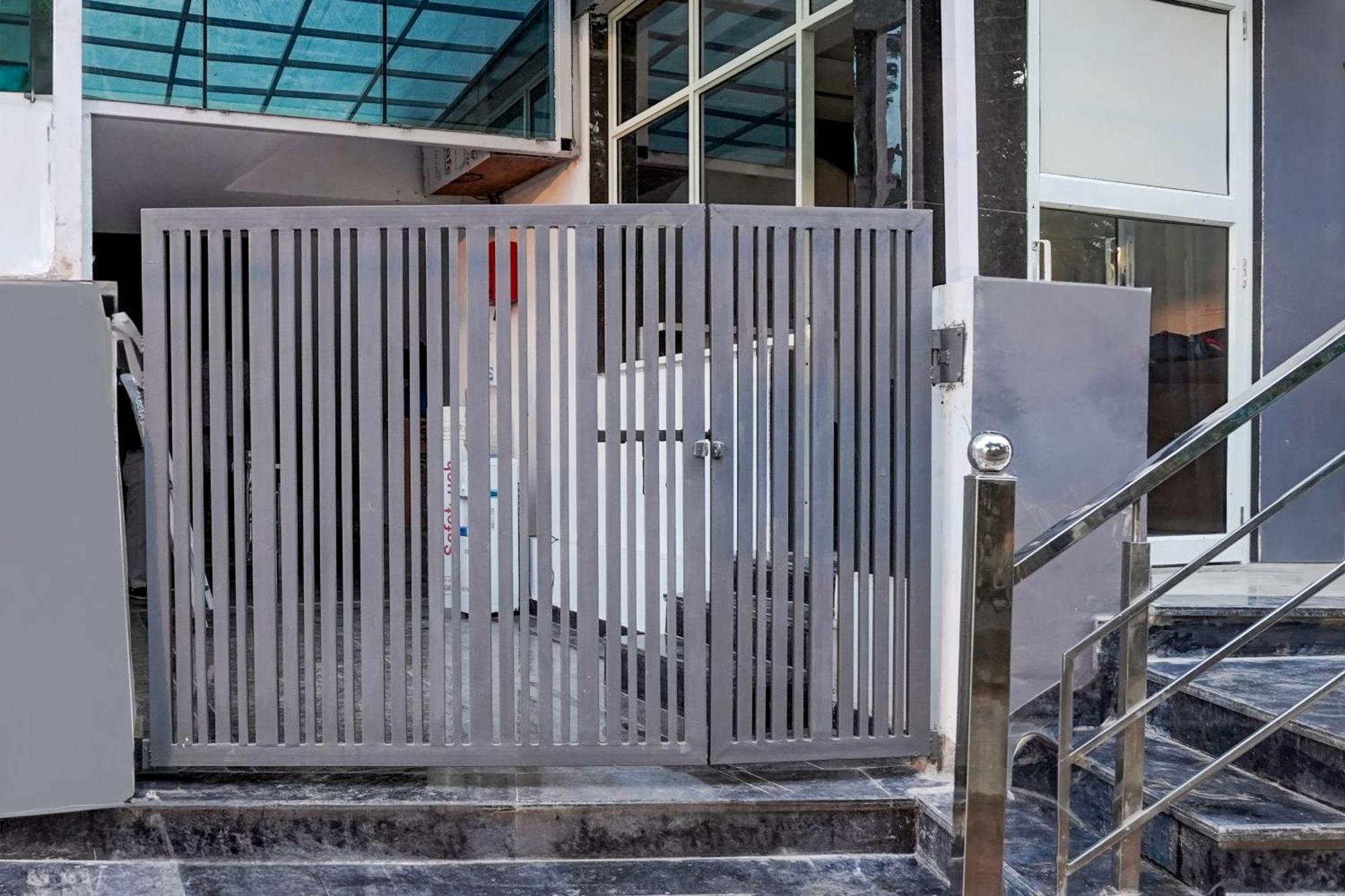Townhouse Hotel Grand Emporio By Sbg Near Vaishali Metro Station Ghaziabad Ngoại thất bức ảnh