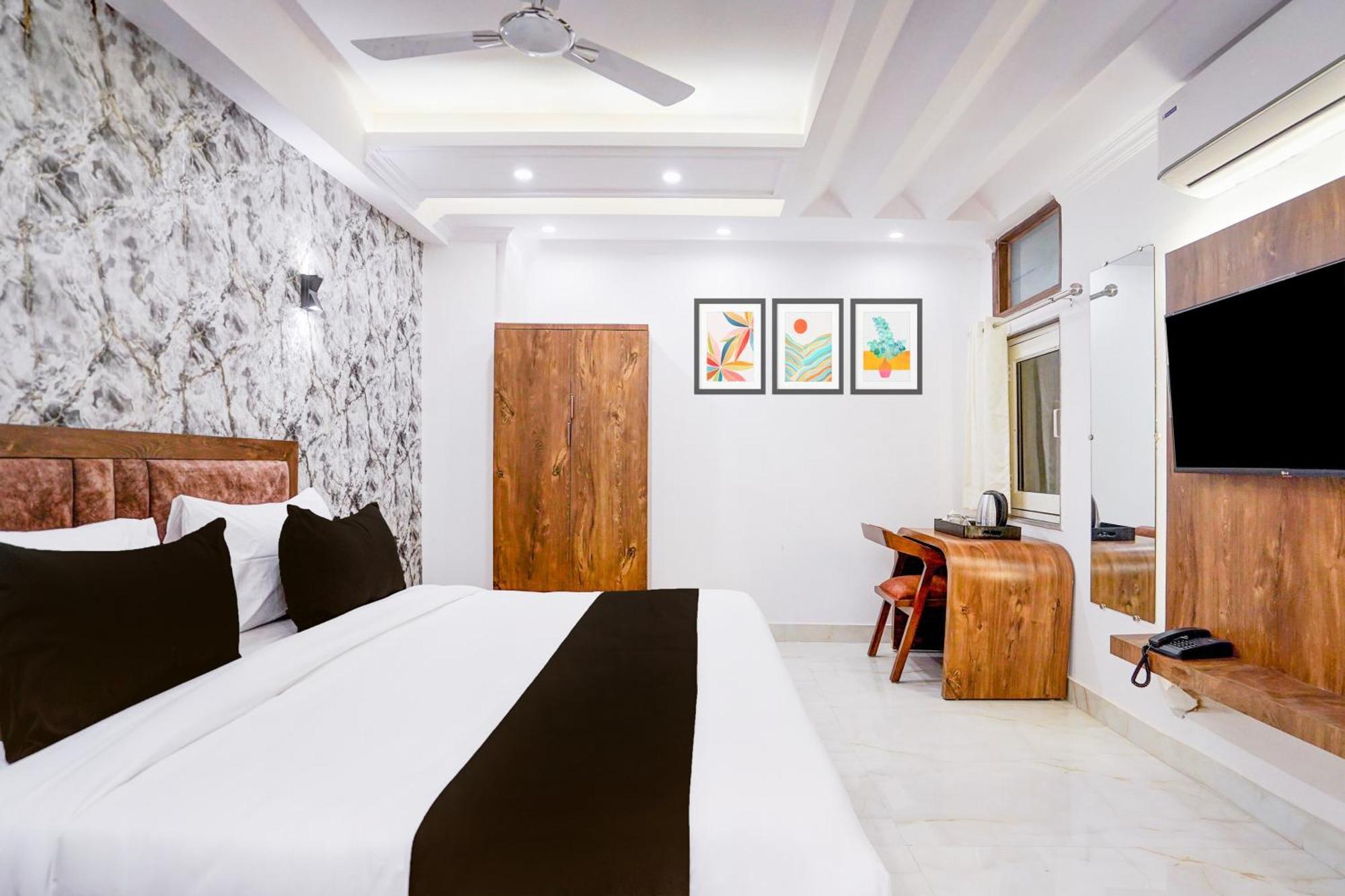 Townhouse Hotel Grand Emporio By Sbg Near Vaishali Metro Station Ghaziabad Ngoại thất bức ảnh