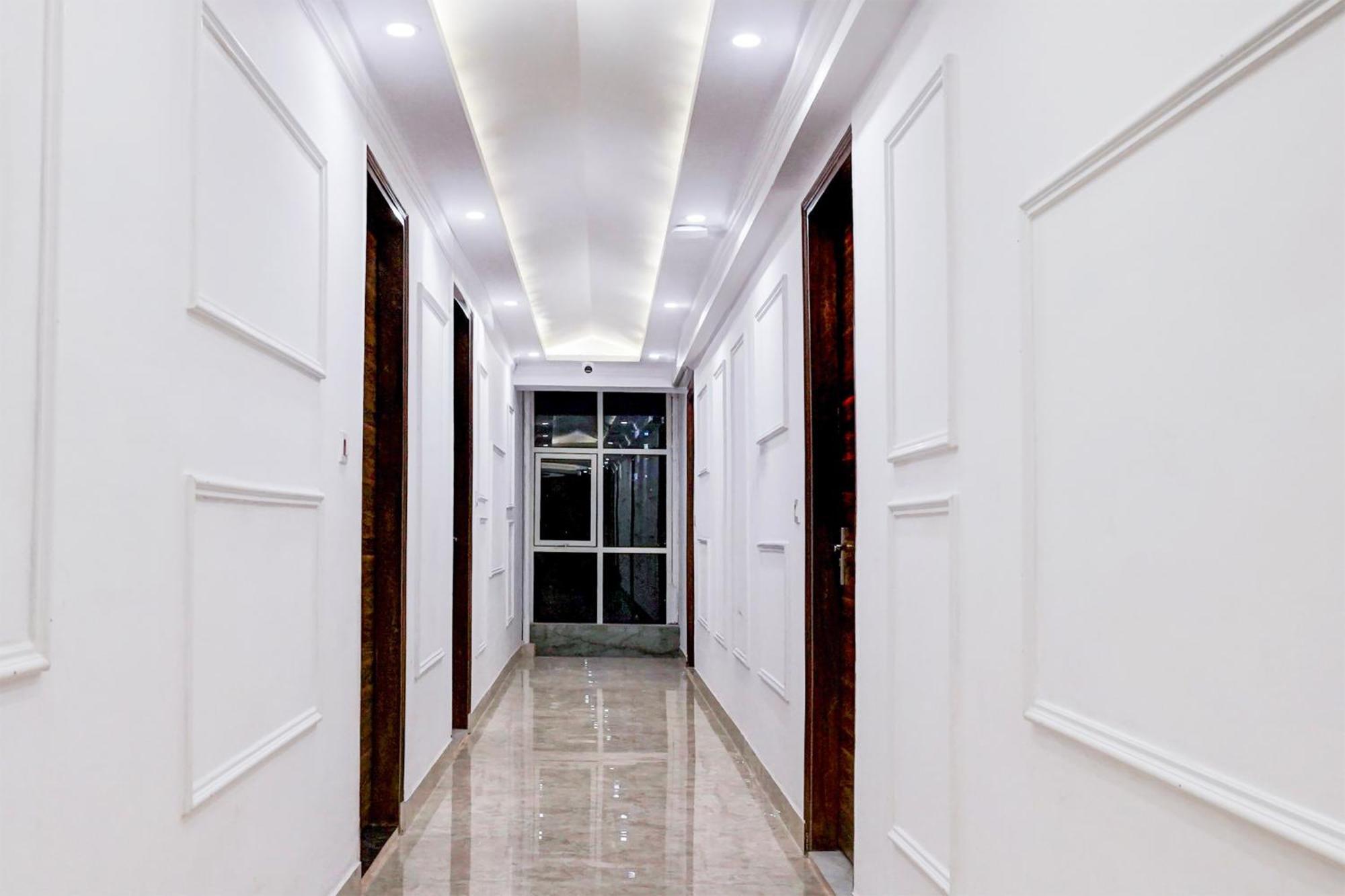Townhouse Hotel Grand Emporio By Sbg Near Vaishali Metro Station Ghaziabad Ngoại thất bức ảnh
